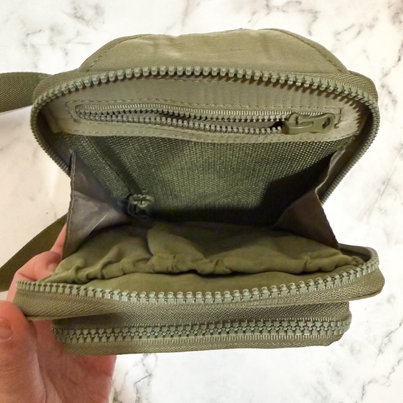 Beis Sport Sling Crossbody bag - Picture 3 of 6